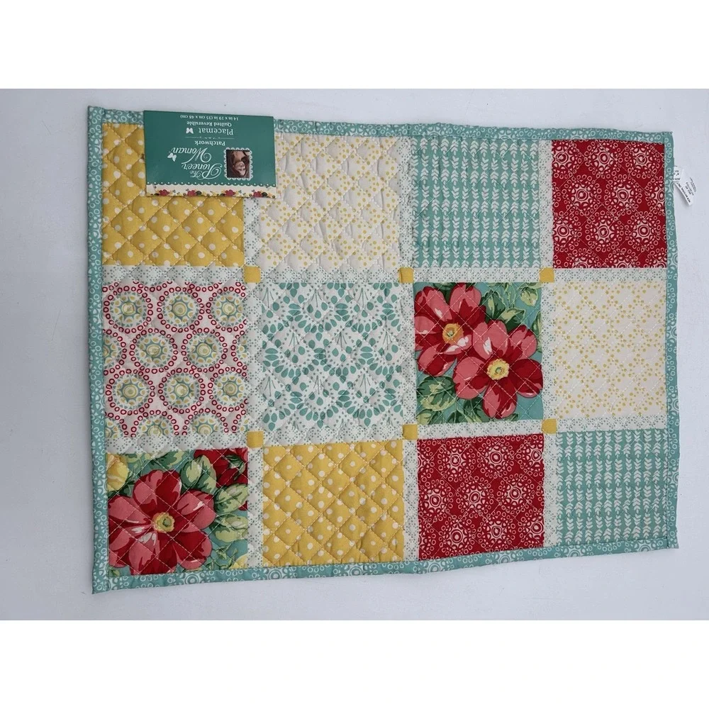 2 Pioneer Woman Reversible Quilted Patchwork Floral Placemats Table Top Cottage